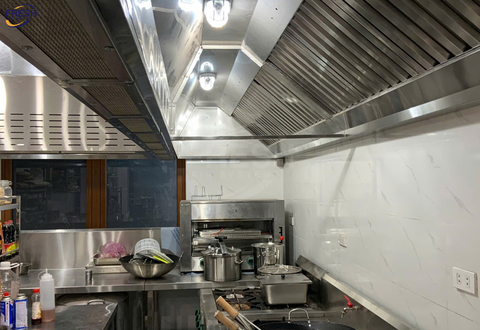 lap-dat-he-thong-hut-khoi-bep-va-cap-khi-tuoi-cho-bep-khach-san